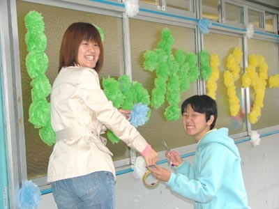 �������i