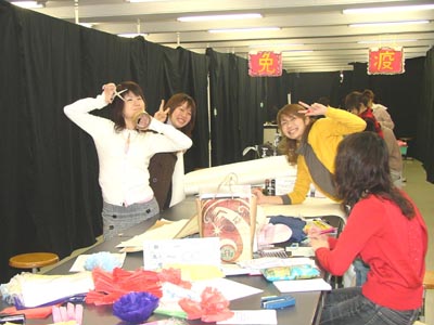 �������i