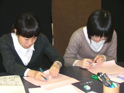 �������i