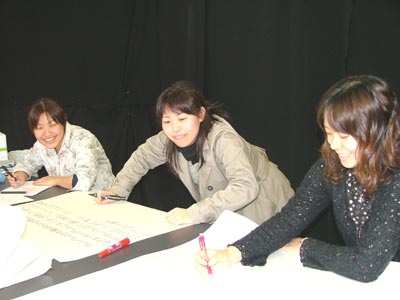 �������i