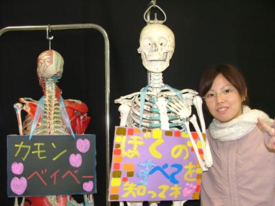 �������i