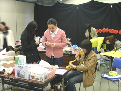 �������i