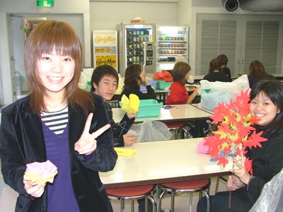 �������i